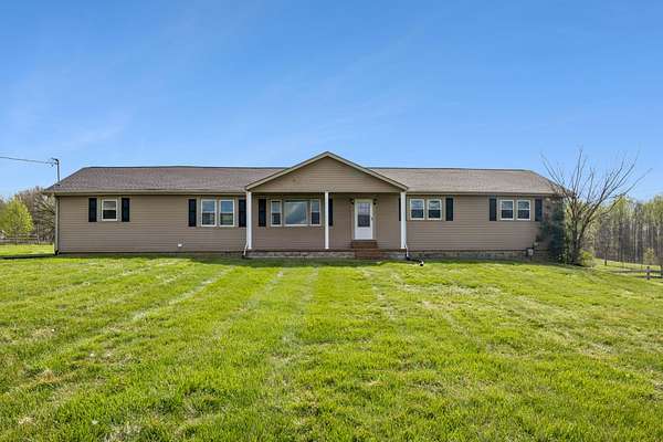 1.5 Acres of Land with Home for Sale in Charlotte, Tennessee