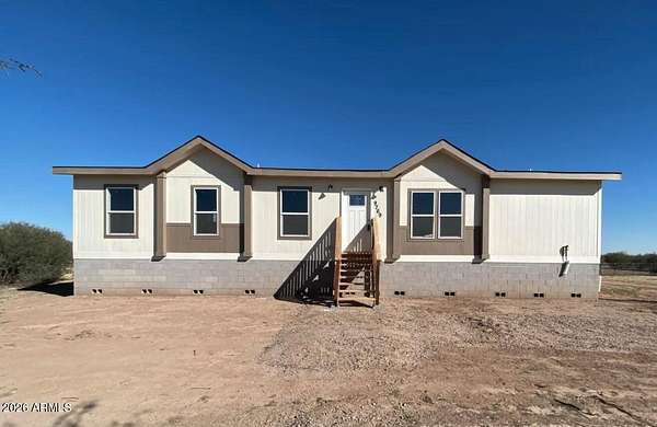 1.64 Acres of Land with Home for Sale in Casa Grande, Arizona