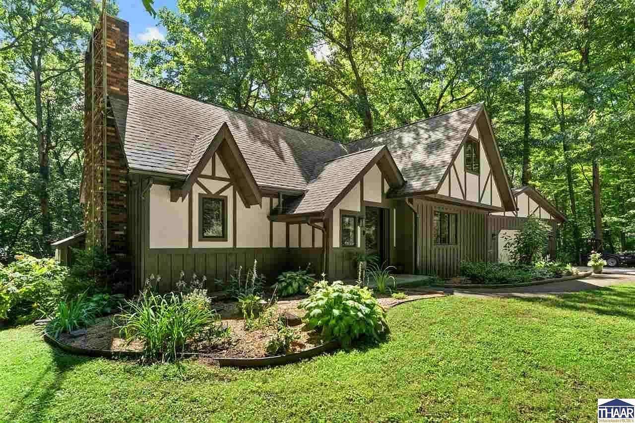1.5 Acres of Land with Home for Sale in West Terre Haute, Indiana