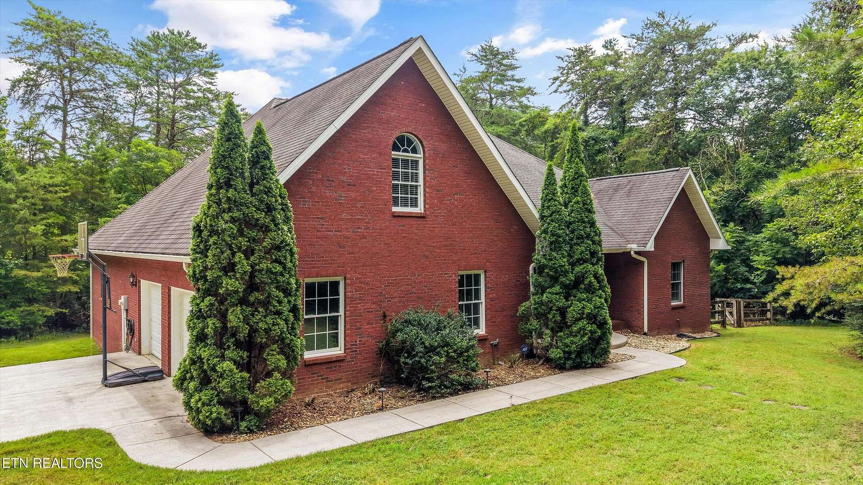 5.87 Acres of Land with Home for Sale in Louisville, Tennessee