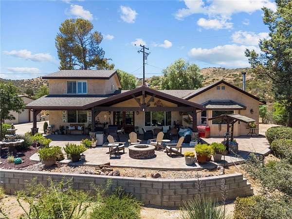2.52 Acres of Land with Home for Sale in Agua Dulce, California