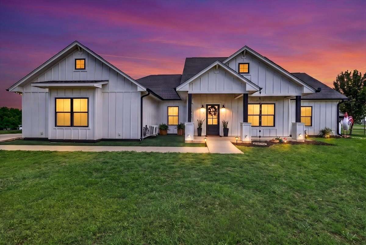 3 Acres of Land with Home for Sale in Mabank, Texas