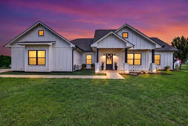 3 Acres of Land with Home for Sale in Mabank, Texas