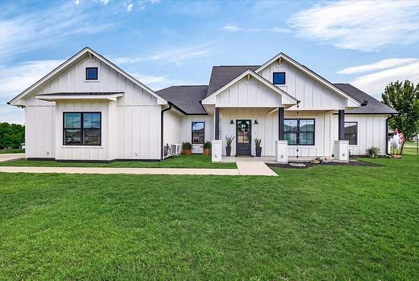 3 Acres of Land with Home for Sale in Mabank, Texas