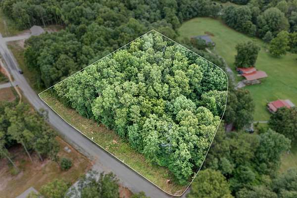 1.2 Acres of Residential Land for Sale in Jamestown, Tennessee