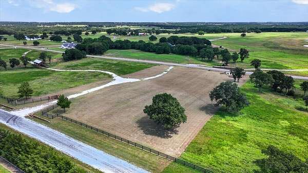 2 Acres of Residential Land for Sale in Bowie, Texas