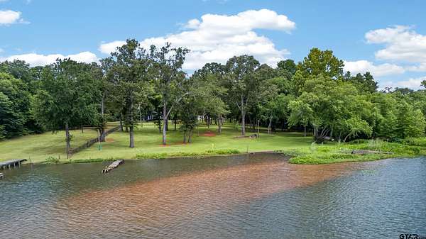 3.89 Acres of Land with Home for Sale in Jacksonville, Texas