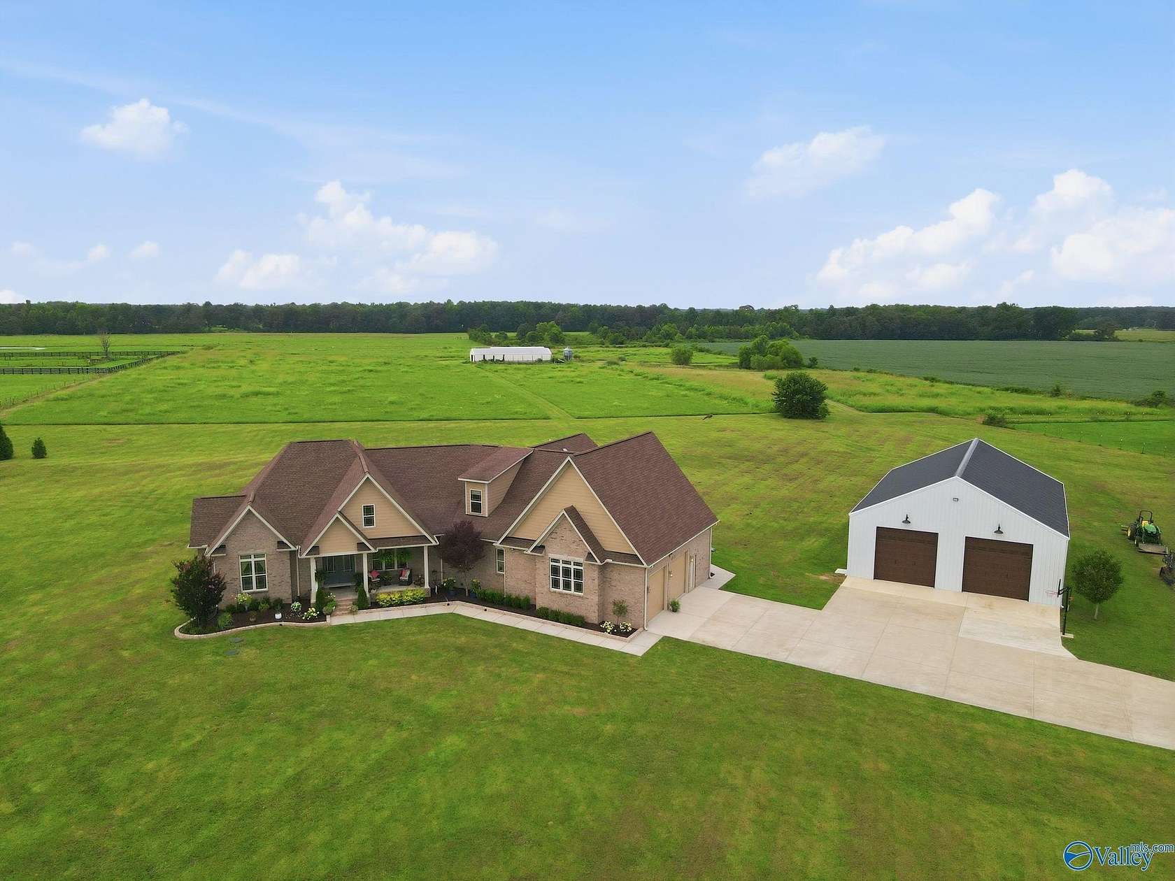 20 Acres of Land with Home for Sale in Ardmore, Alabama