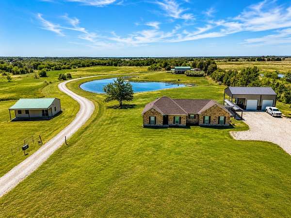 41.4 Acres of Land with Home for Sale in Kaufman, Texas
