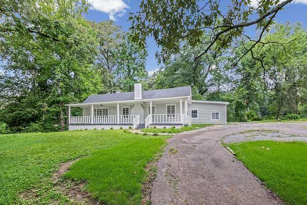 1.72 Acres of Land with Home for Sale in Memphis, Tennessee