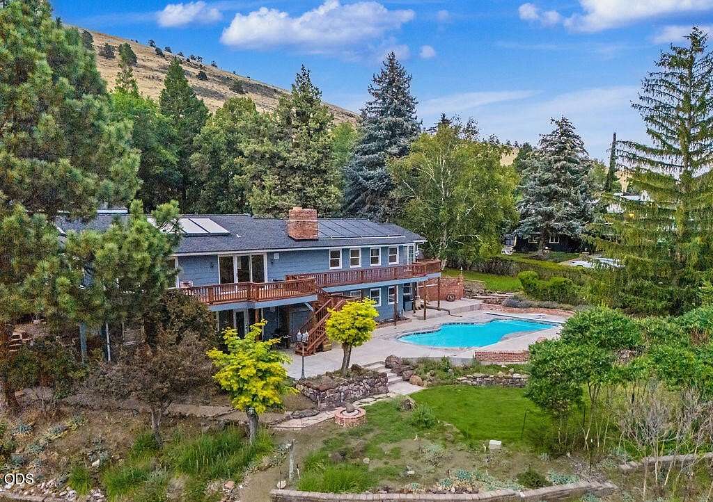3.2 Acres of Land with Home for Sale in Klamath Falls, Oregon