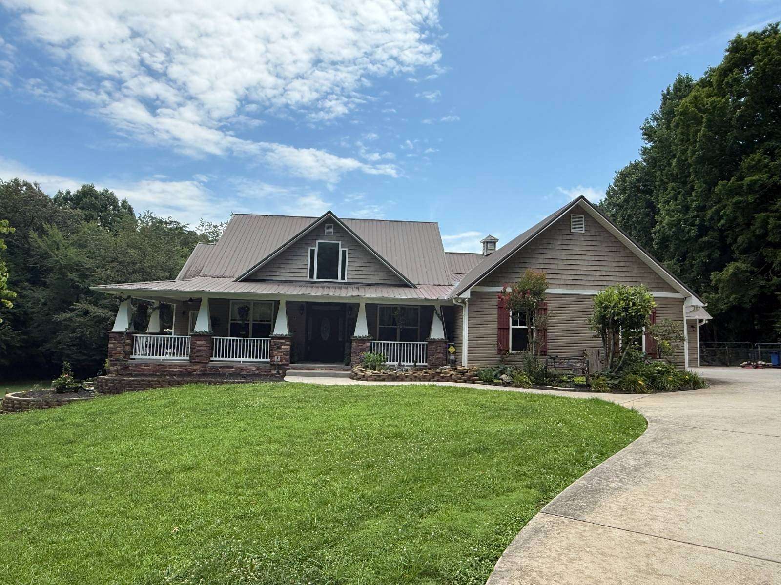 4.59 Acres of Land with Home for Sale in Knoxville, Tennessee
