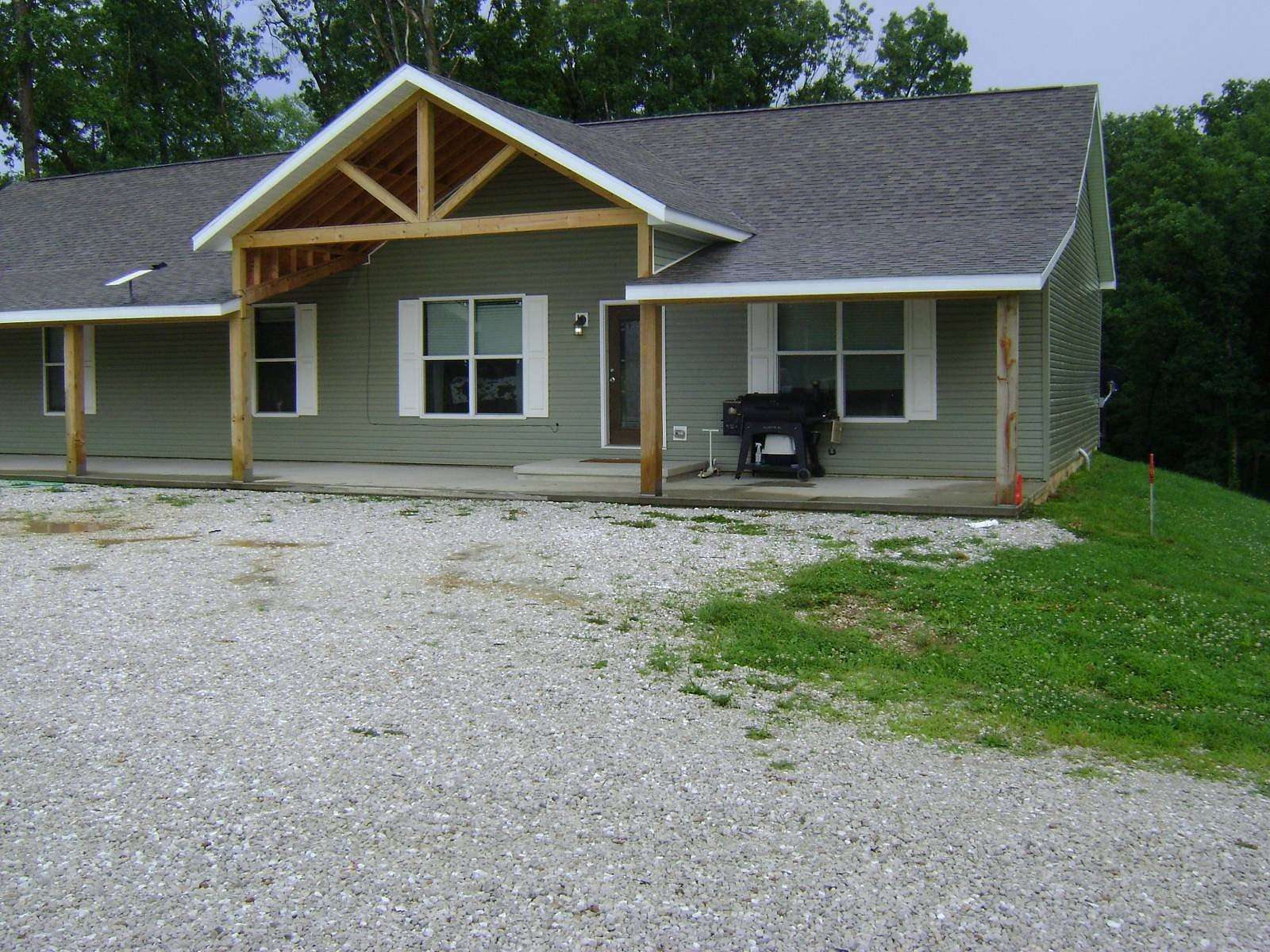 21.5 Acres of Recreational Land with Home for Sale in Roodhouse, Illinois