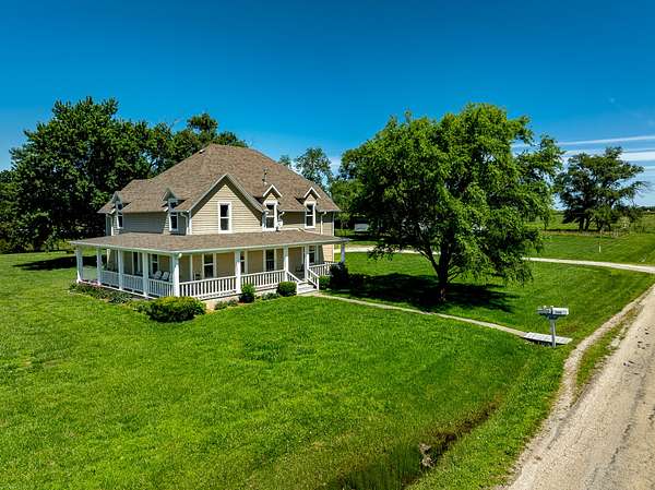 40 Acres of Land with Home for Sale in Piqua, Kansas