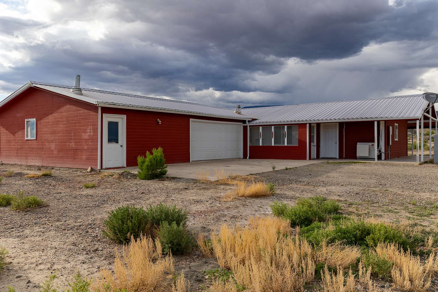 25.6 Acres of Agricultural Land with Home for Sale in Delta, Colorado