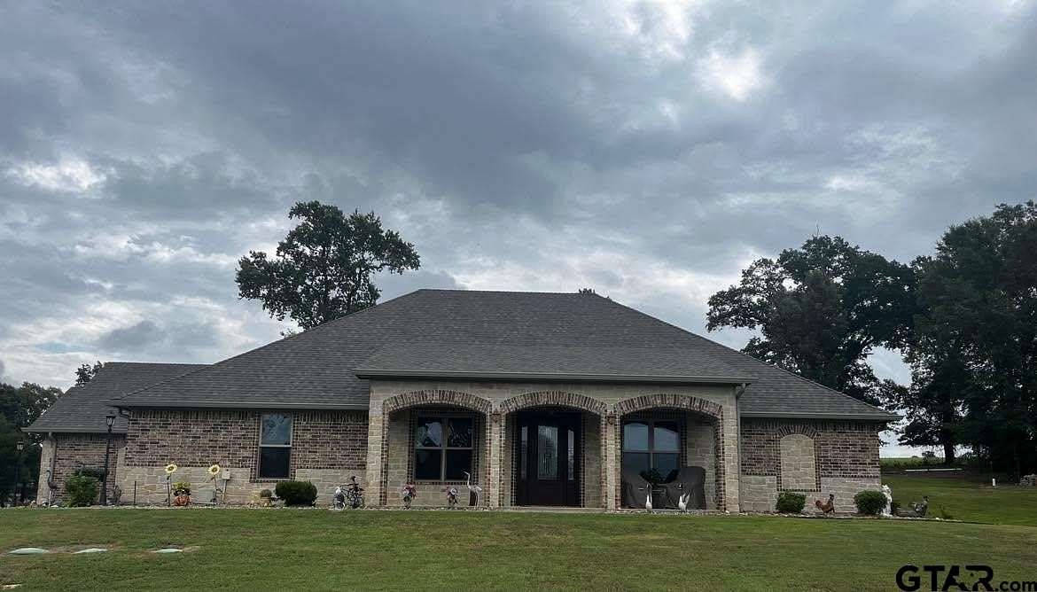 1.66 Acres of Land with Home for Sale in Flint, Texas