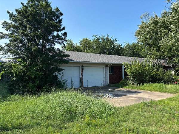 6.88 Acres of Land with Home for Sale in Muskogee, Oklahoma