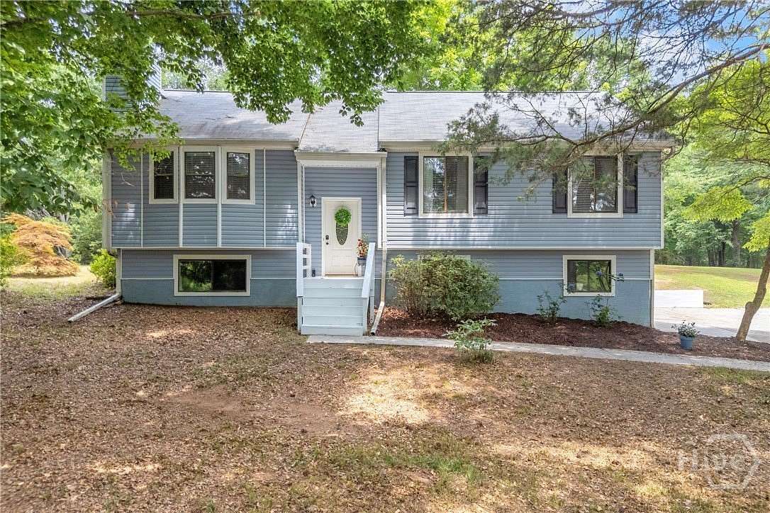 1.62 Acres of Land with Home for Sale in Loganville, Georgia