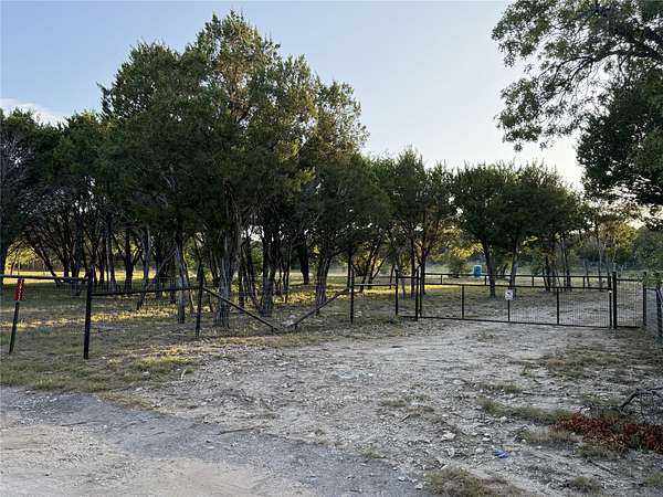 1.26 Acres of Residential Land for Sale in Glen Rose, Texas