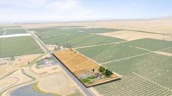 5.5 Acres of Land with Home for Sale in Benton City, Washington