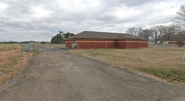 3 Acres of Improved Commercial Land for Sale in Bolivar, Tennessee