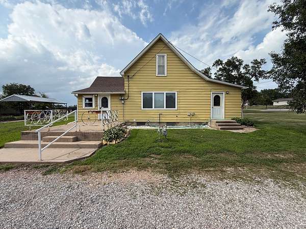 3.73 Acres of Land with Home for Sale in Hebron, Nebraska