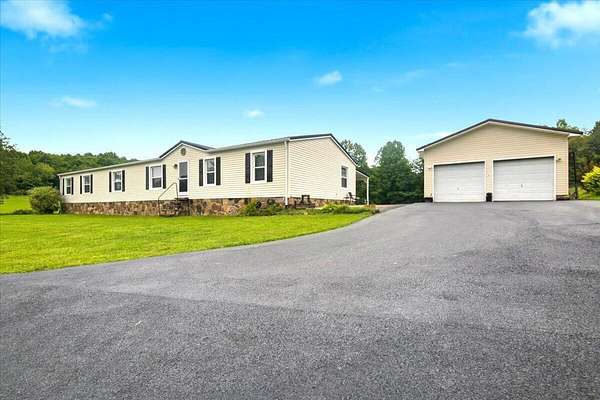 34 Acres of Land with Home for Sale in Annville, Kentucky