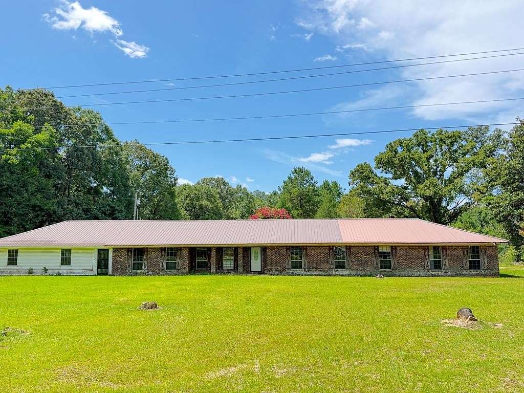 16.6 Acres of Land with Home for Sale in Lumberton, Mississippi