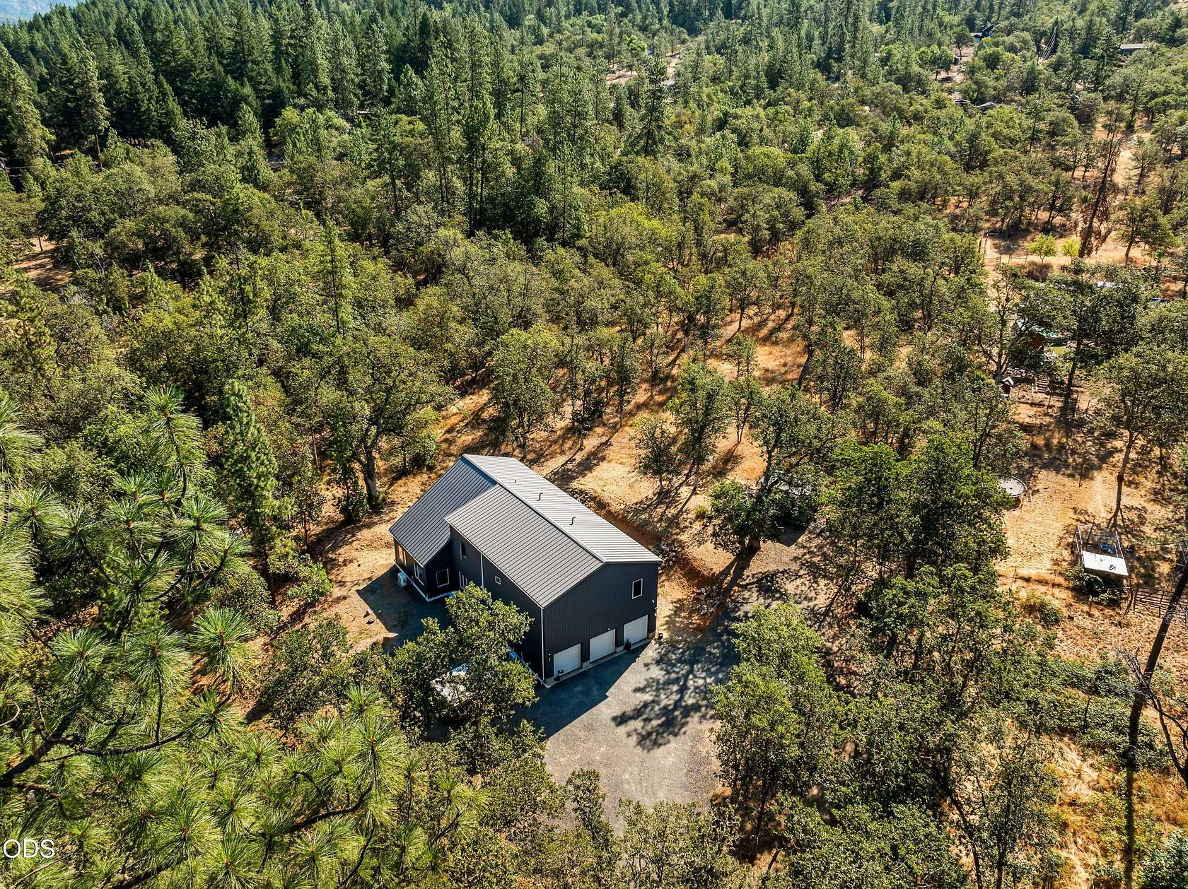 3.6 Acres of Land with Home for Sale in Rogue River, Oregon