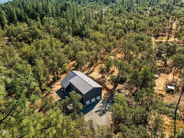 3.6 Acres of Land with Home for Sale in Rogue River, Oregon