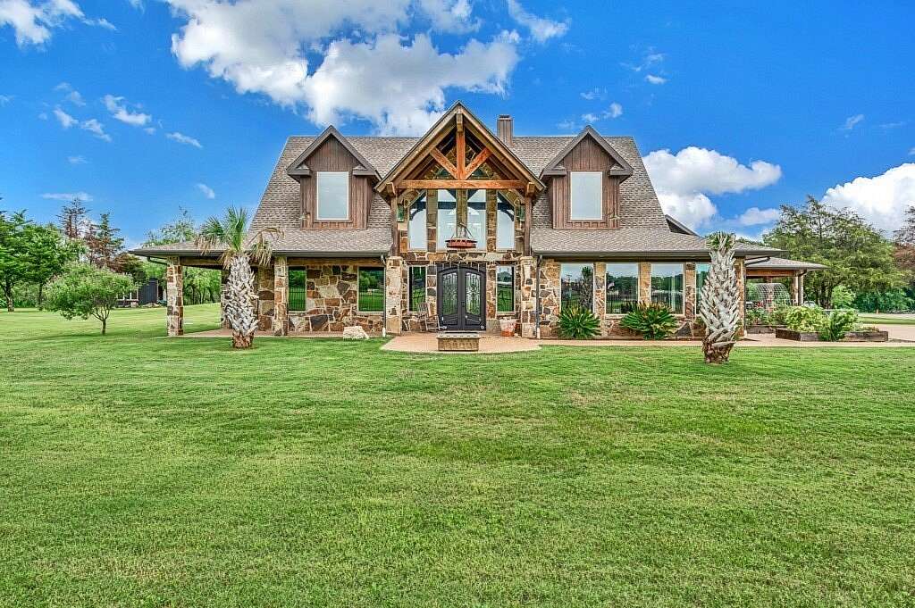 7.5 Acres of Land with Home for Sale in Waco, Texas