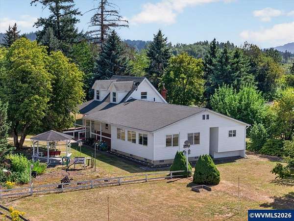 39.5 Acres of Land with Home for Sale in Lebanon, Oregon
