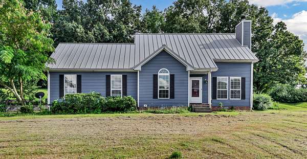 1.5 Acres of Land with Home for Sale in Clarksville, Tennessee