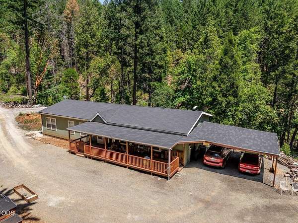 9.7 Acres of Land with Home for Sale in Grants Pass, Oregon