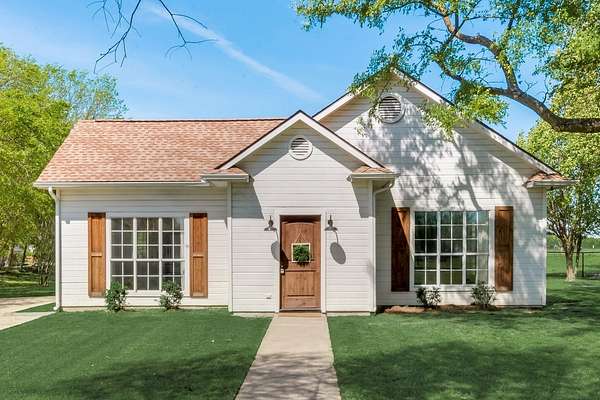 2.9 Acres of Land with Home for Lease in McKinney, Texas