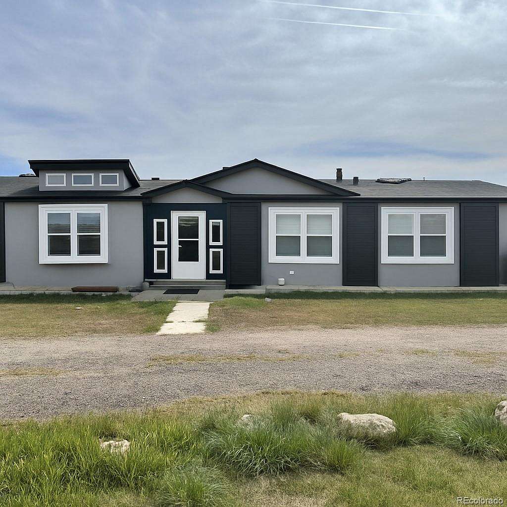 40 Acres of Land with Home for Sale in Weldona, Colorado
