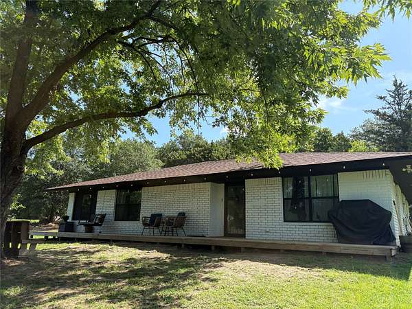 10 Acres of Land with Home for Lease in Mount Pleasant, Texas