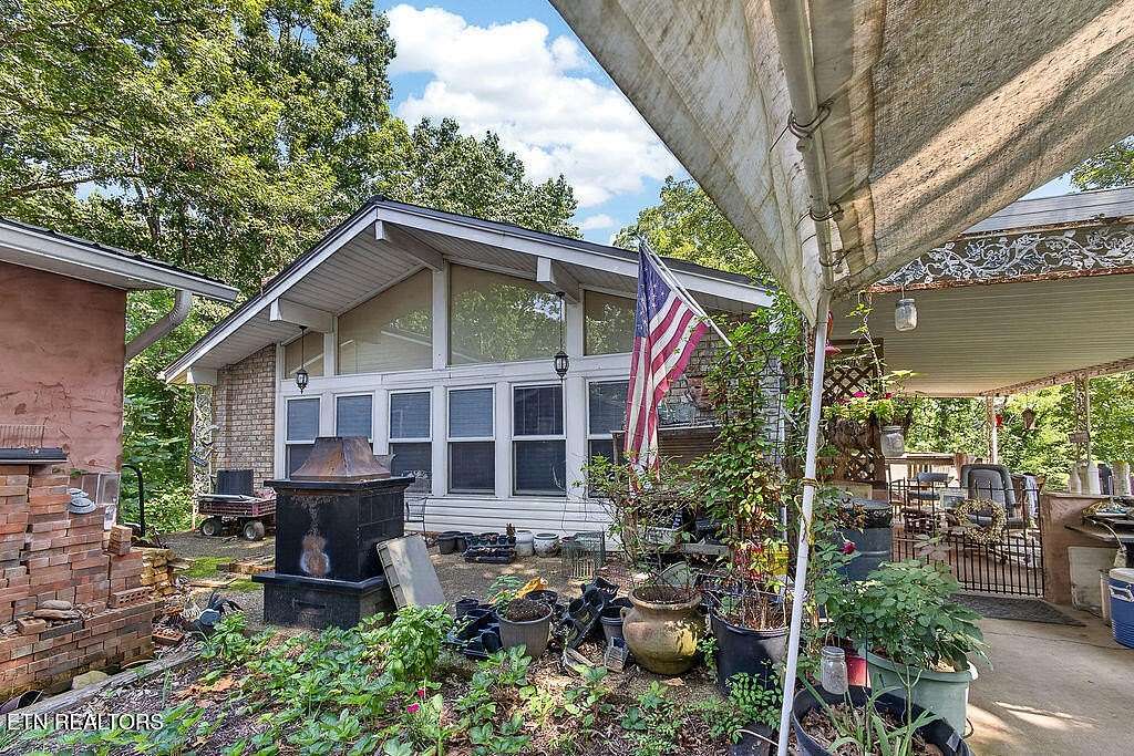 4.33 Acres of Land with Home for Sale in Knoxville, Tennessee