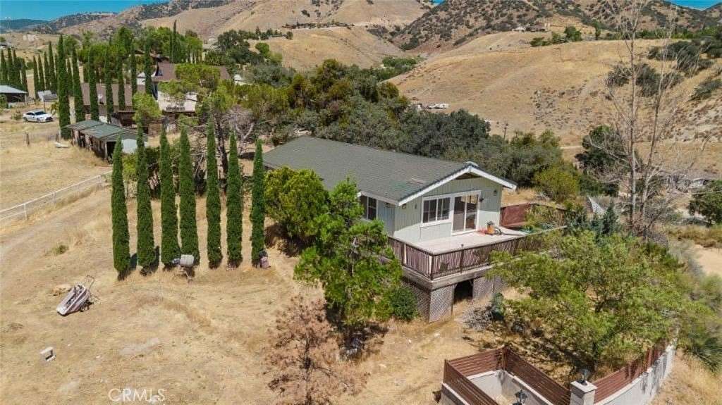 1.82 Acres of Land with Home for Sale in Lebec, California