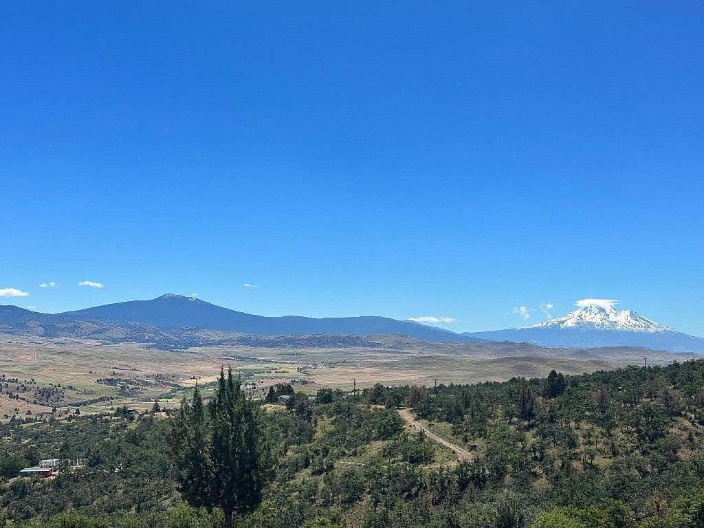 39.3 Acres of Land for Sale in Montague, California