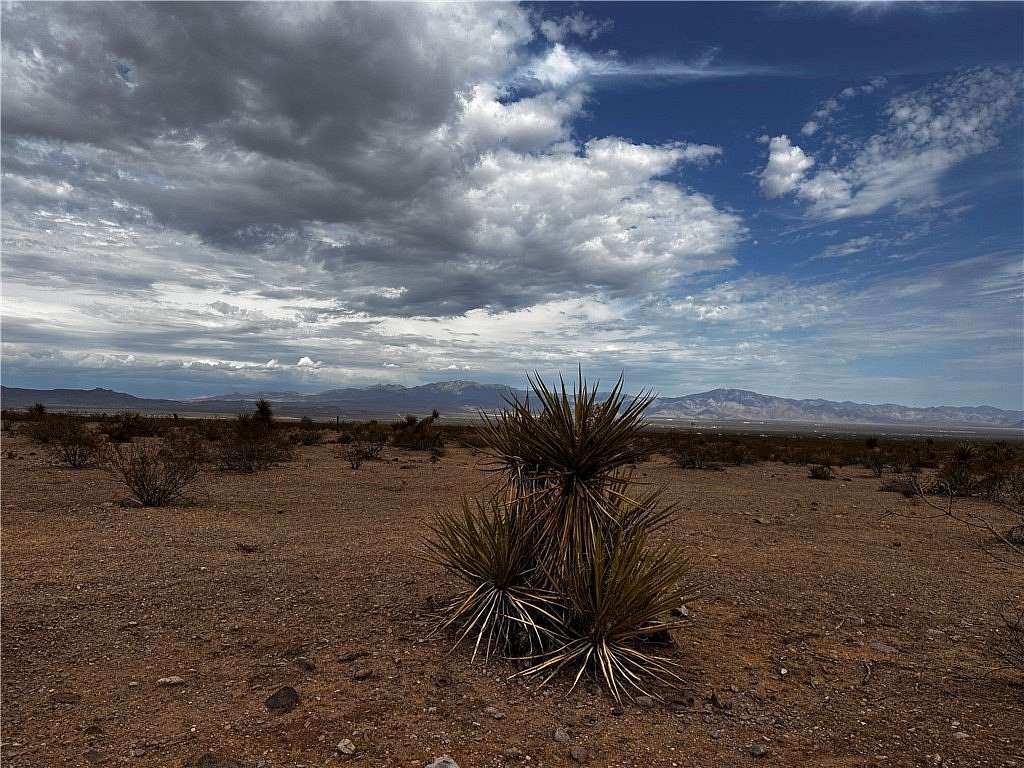 2.2 Acres of Residential Land for Sale in Golden Valley, Arizona