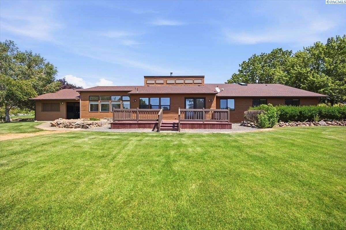 1.67 Acres of Land with Home for Sale in Yakima, Washington