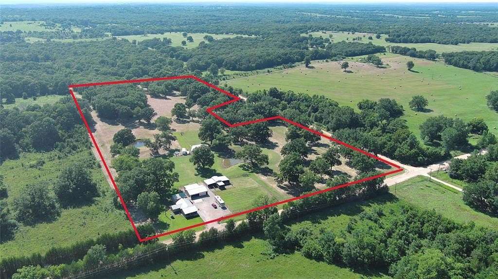 18.7 Acres of Land with Home for Sale in Wewoka, Oklahoma