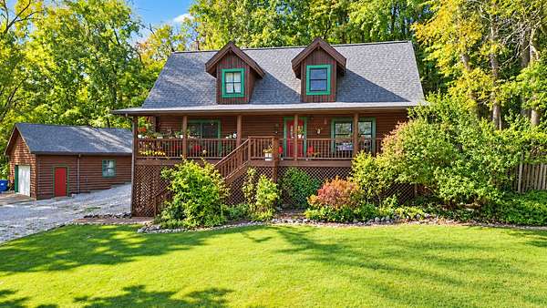5 Acres of Land with Home for Sale in Cottontown, Tennessee