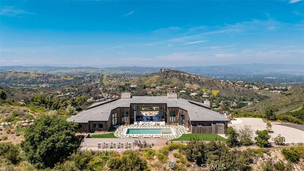 4.6 Acres of Land with Home for Lease in Calabasas, California