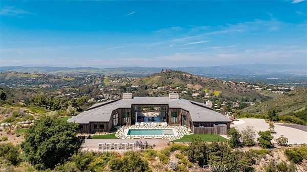 4.6 Acres of Land with Home for Lease in Calabasas, California