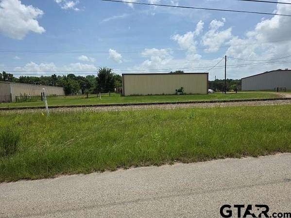 2.5 Acres of Improved Commercial Land for Sale in Henderson, Texas