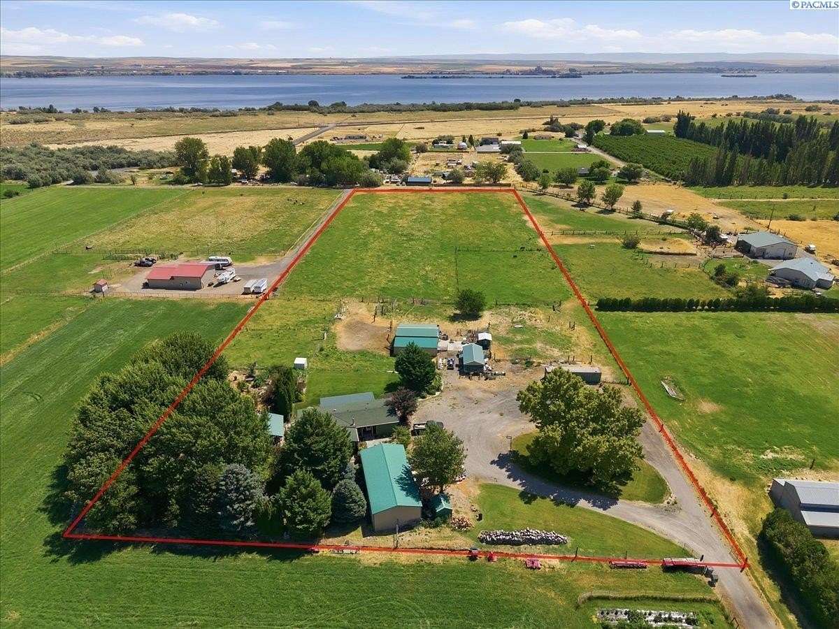7.25 Acres of Land with Home for Sale in Kennewick, Washington