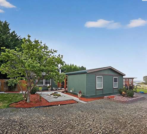 7.25 Acres of Land with Home for Sale in Kennewick, Washington