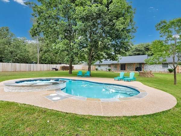 4.29 Acres of Land with Home for Sale in Lufkin, Texas